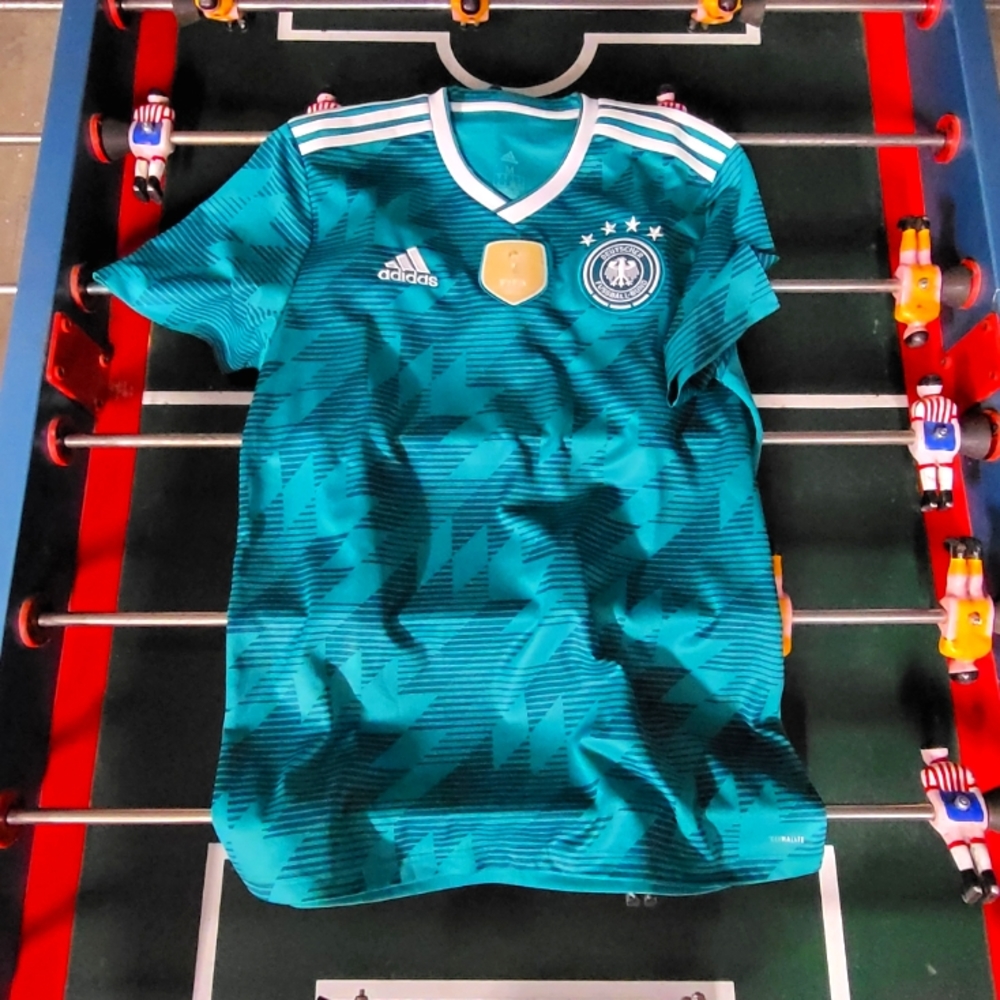 GERMANY AWAY GREEN 2018-2019 WORLD CHAMPION SOCCER JERSEY SIZE M